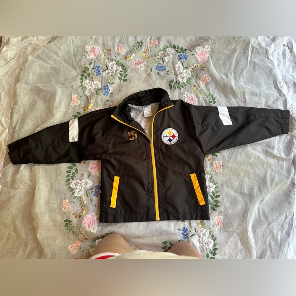 NFL TEAM apparel Steelers kids jacket. Size medium 5/6